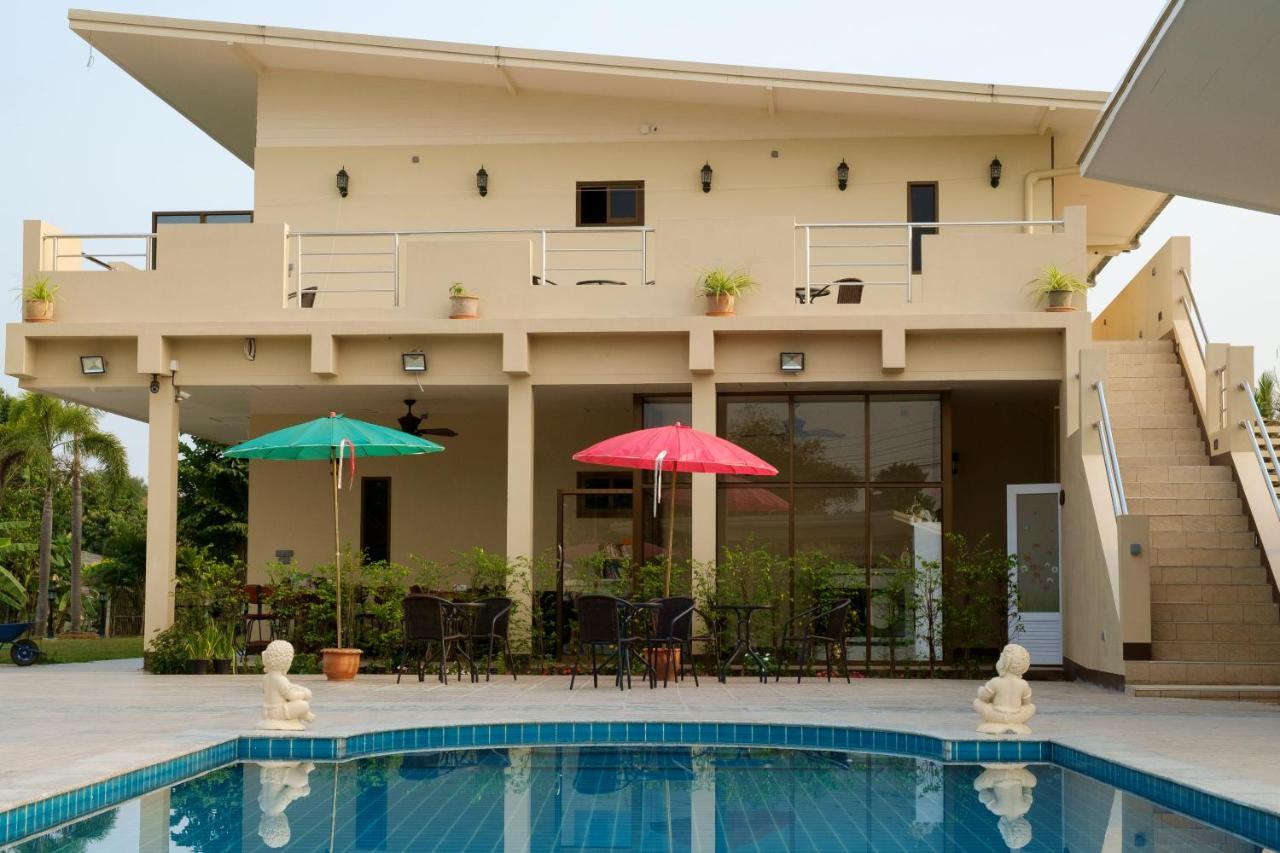Relax Garden House Hotel Chiang Mai Buitenkant foto