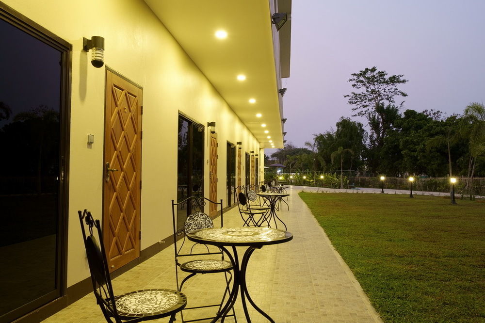Relax Garden House Hotel Chiang Mai Buitenkant foto