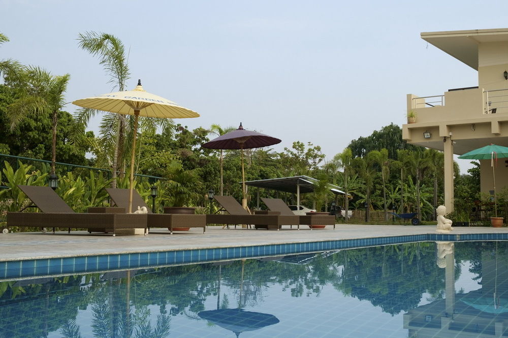 Relax Garden House Hotel Chiang Mai Buitenkant foto