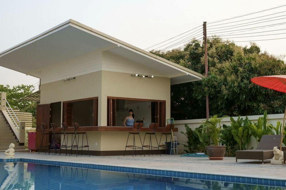 Relax Garden House Hotel Chiang Mai Buitenkant foto