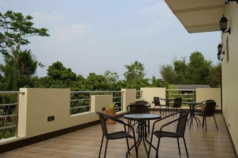 Relax Garden House Hotel Chiang Mai Buitenkant foto